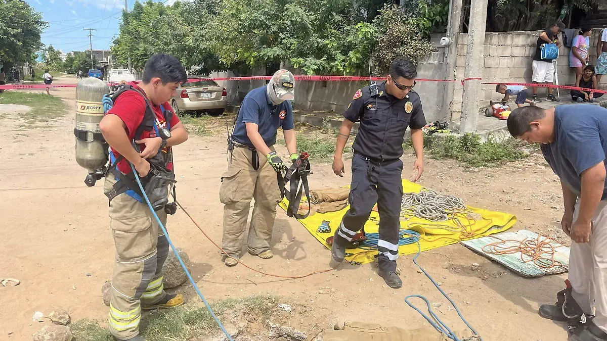 Los bomberos explicaron que la alcantarilla se encontraba seca, y que es probable que el perro cayera debido a la falta de una rejilla de seguridad